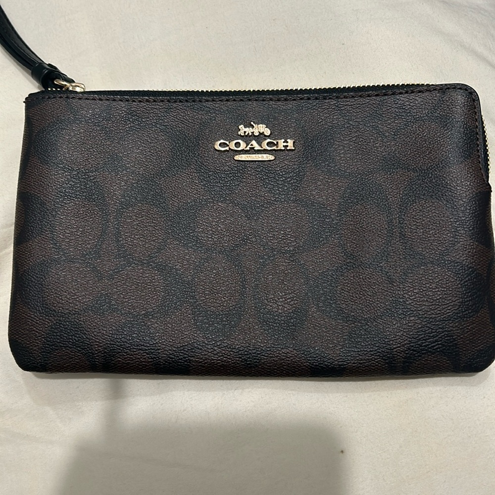 Brown w black C‎ s